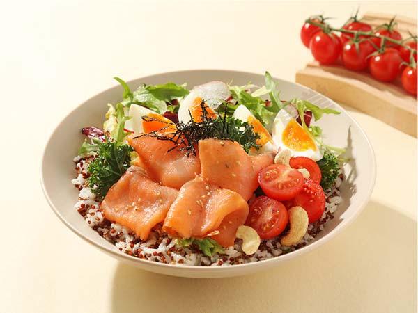 煙熏三文魚藜麥鮮蔬能量碗